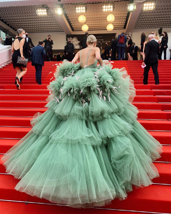 Почему цветные платья от кутюр станут свадебным