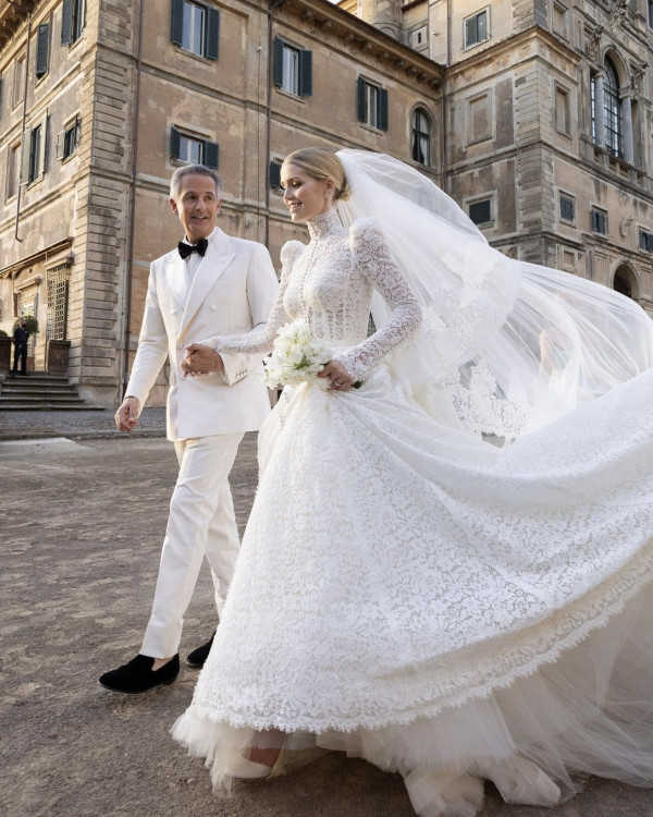 12 кружевных свадебных платьев, которые можно найти