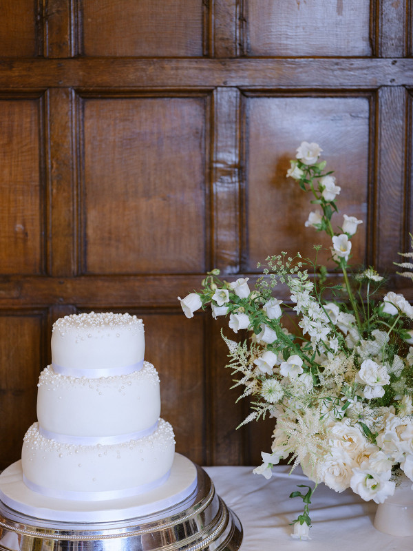 Необычные наряды с узорами на свадьбе художника