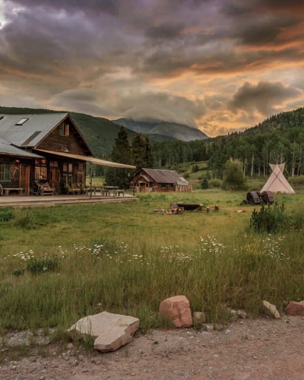 Лили Коллинз вышла замуж