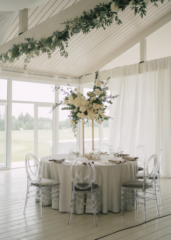 Лаконичная свадьба на поле для гольфа