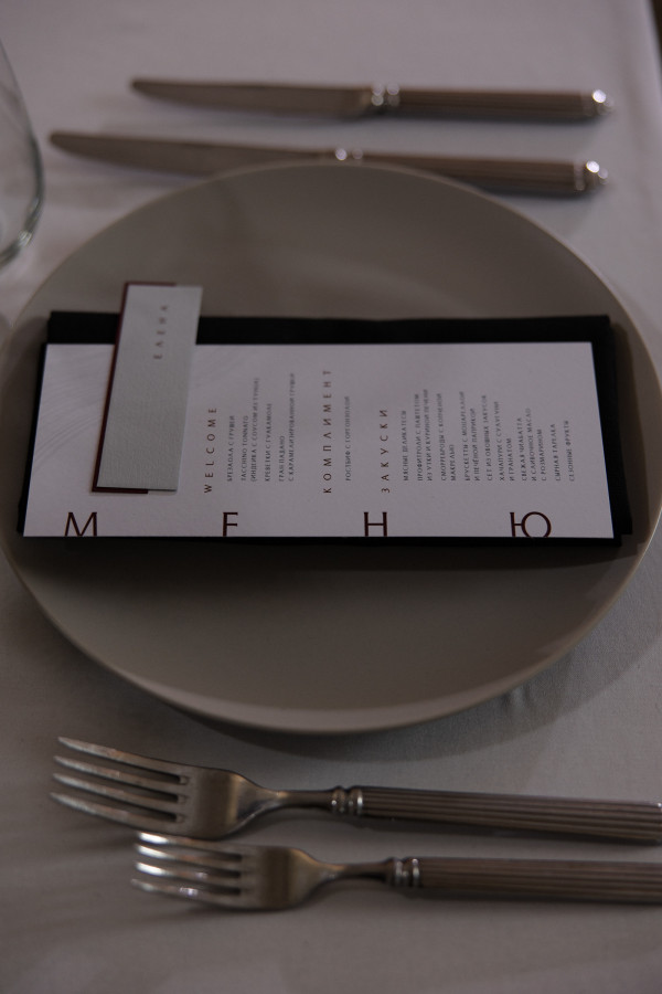 Веселая свадьба молодой пары в особняке Путилова