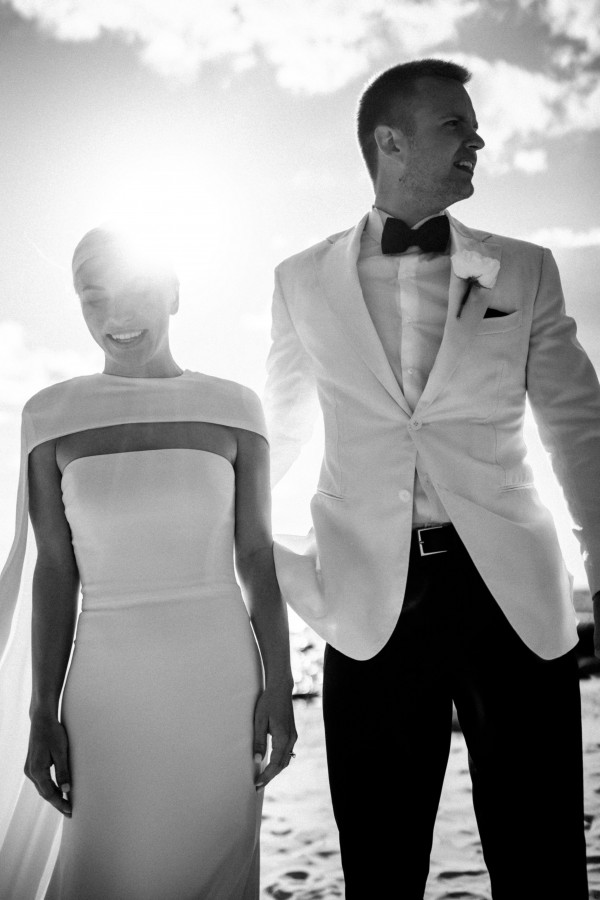 Церемония у воды и платье с длинным