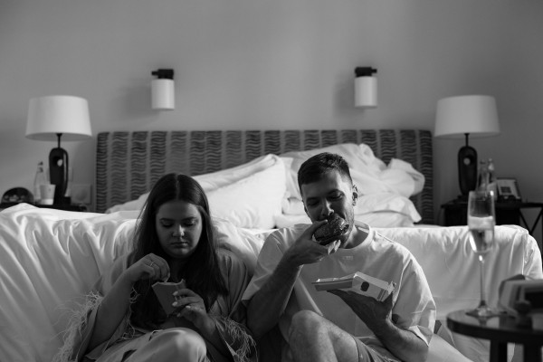 Веселая свадьба молодой пары в особняке Путилова