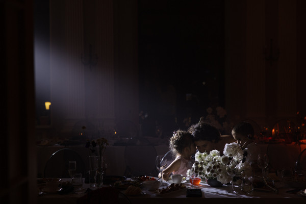 Веселая свадьба молодой пары в особняке Путилова