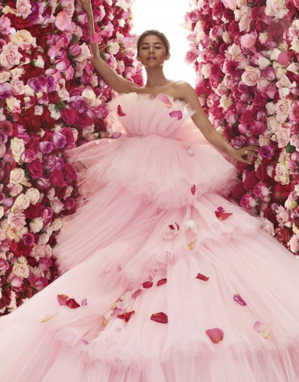 Почему цветные платья от кутюр станут свадебным