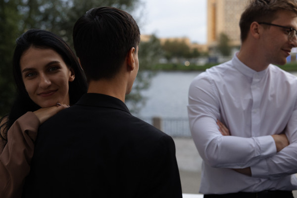 Веселая свадьба молодой пары в особняке Путилова