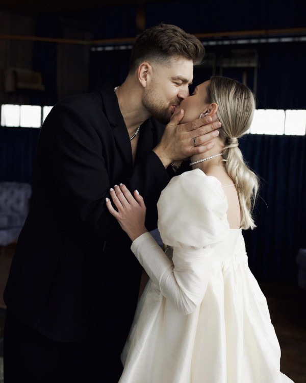 Сергей Мезенцев и Марианна Елисеева поженились