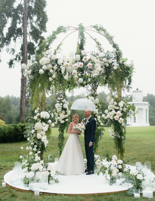 Лаконичная свадьба на поле для гольфа