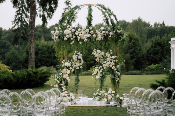 Лаконичная свадьба на поле для гольфа