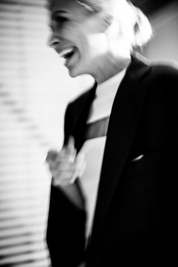 Церемония у воды и платье с длинным