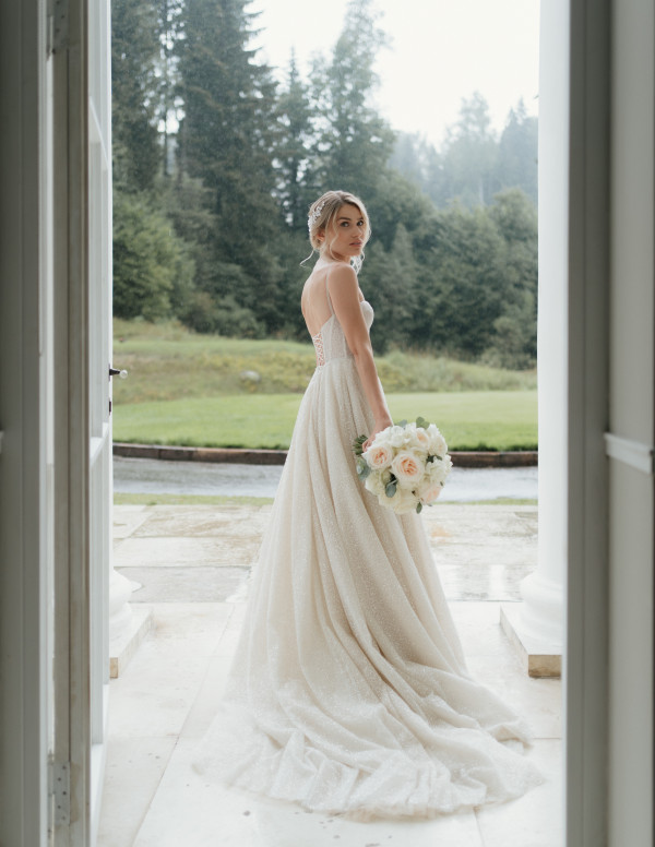 Лаконичная свадьба на поле для гольфа