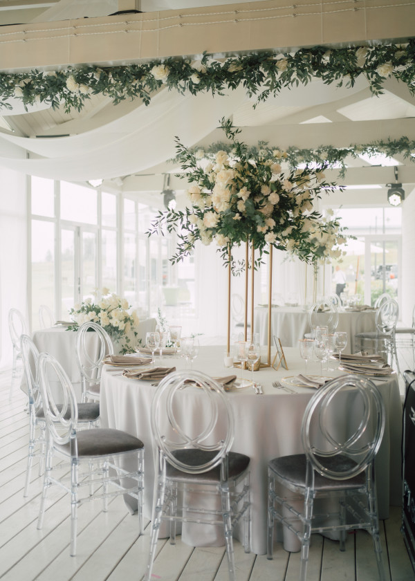 Лаконичная свадьба на поле для гольфа