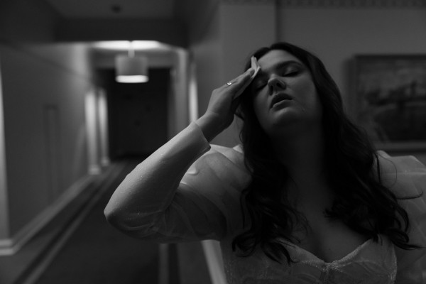 Веселая свадьба молодой пары в особняке Путилова