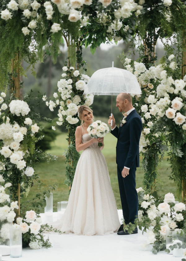 Лаконичная свадьба на поле для гольфа