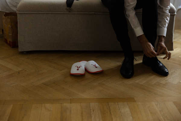 Веселая свадьба молодой пары в особняке Путилова