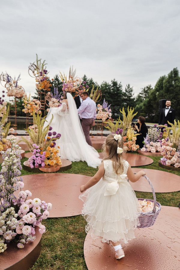 Свадьба агентства Kate&Leo с разноцветным декором