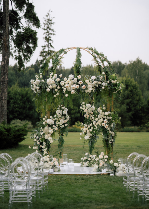 Лаконичная свадьба на поле для гольфа