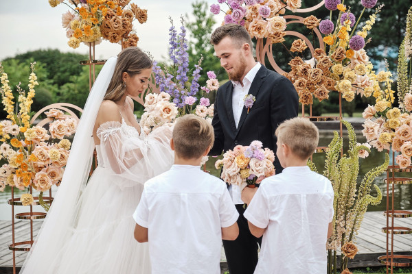 Свадьба агентства Kate&Leo с разноцветным декором