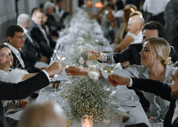 Свадьба с белоснежным декором в особняке