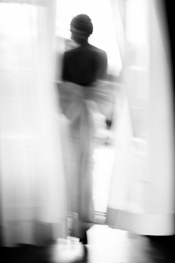 Церемония у воды и платье с длинным