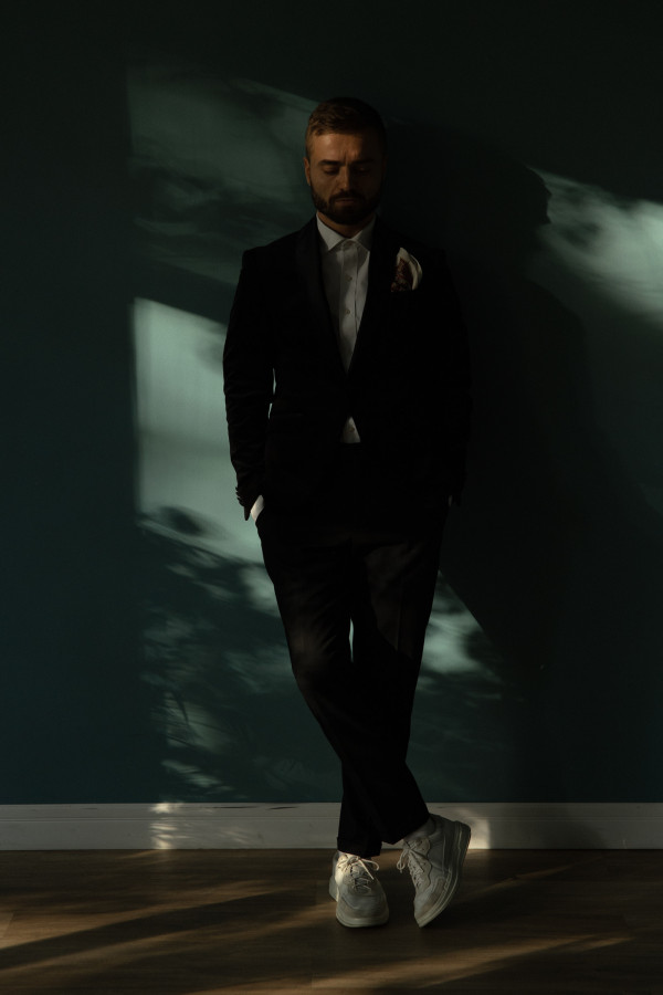 Веселая свадьба молодой пары в особняке Путилова