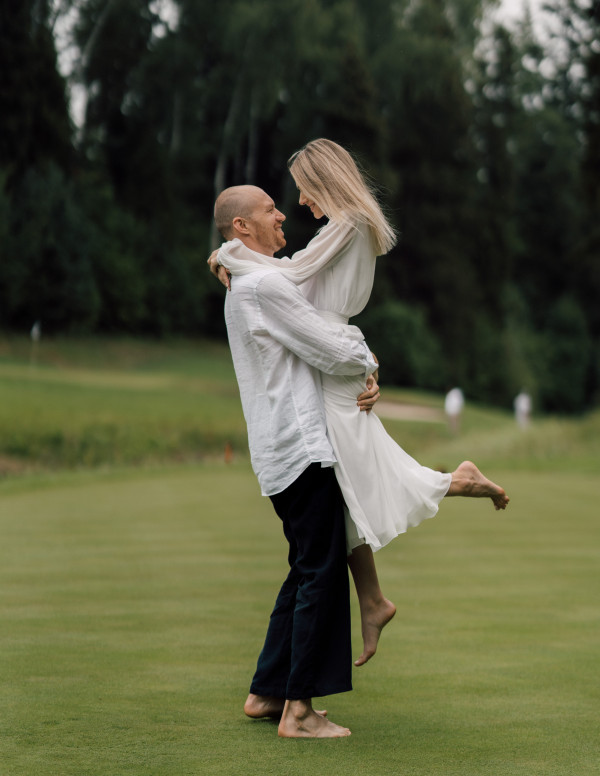 Лаконичная свадьба на поле для гольфа