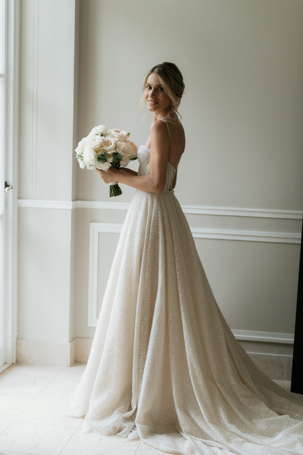 Лаконичная свадьба на поле для гольфа