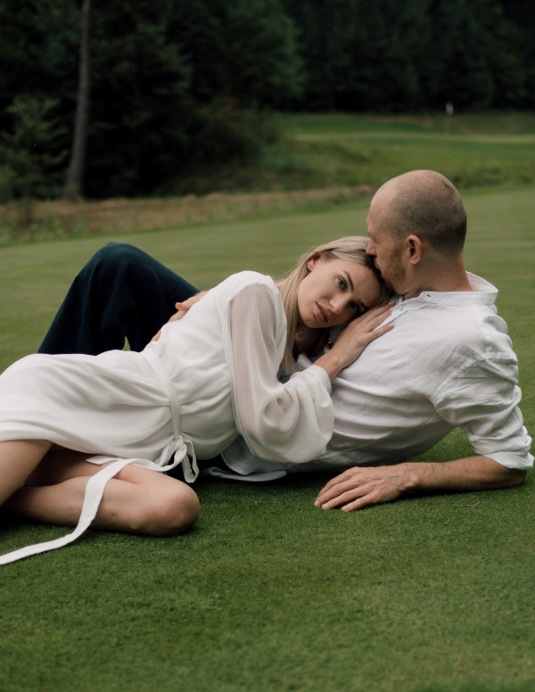 Лаконичная свадьба на поле для гольфа