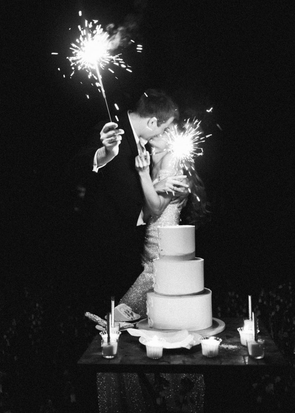 Свадьба с мерцающим платьем на берегу Финского