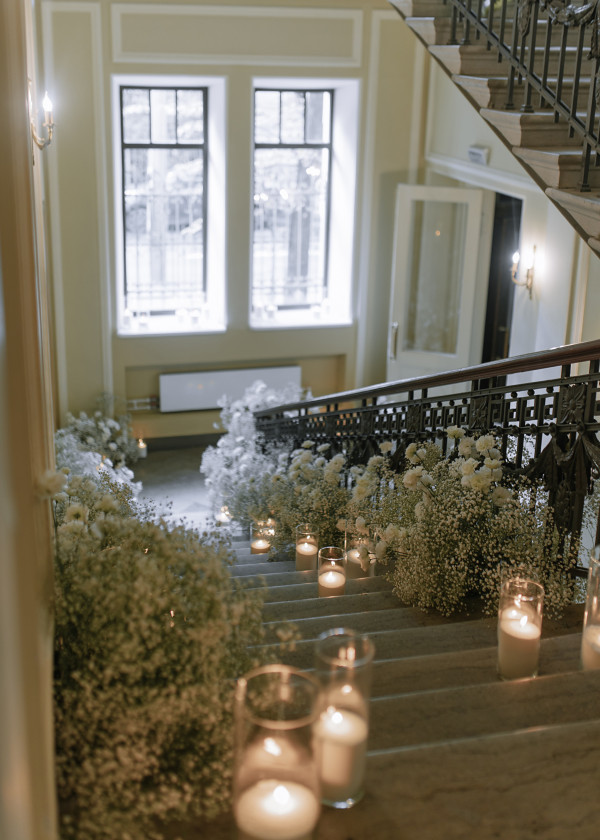 Свадьба с белоснежным декором в особняке