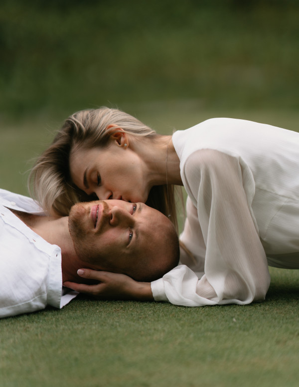 Лаконичная свадьба на поле для гольфа