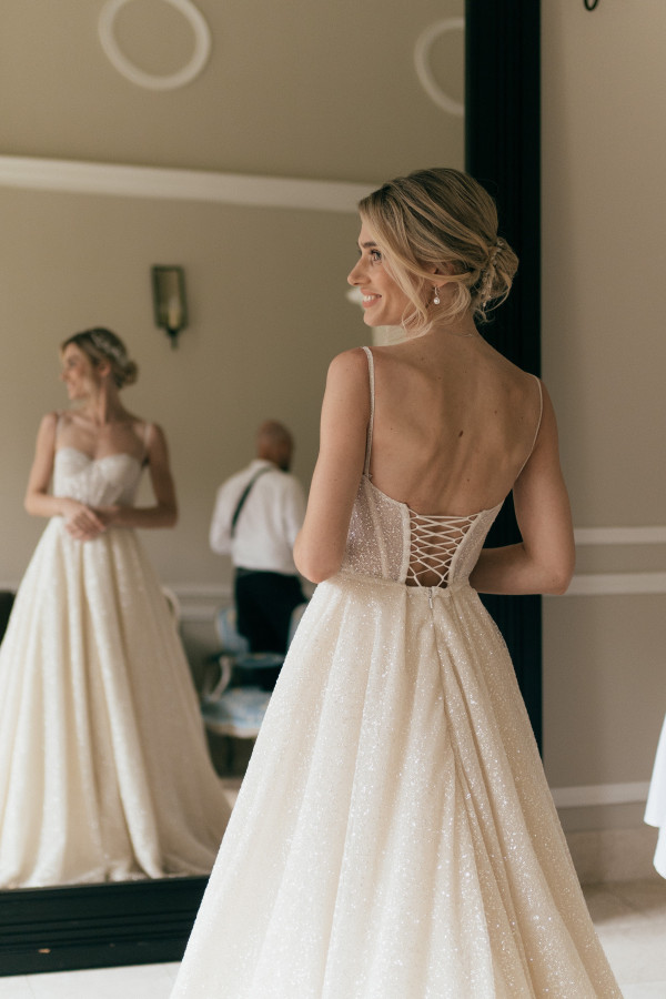 Лаконичная свадьба на поле для гольфа