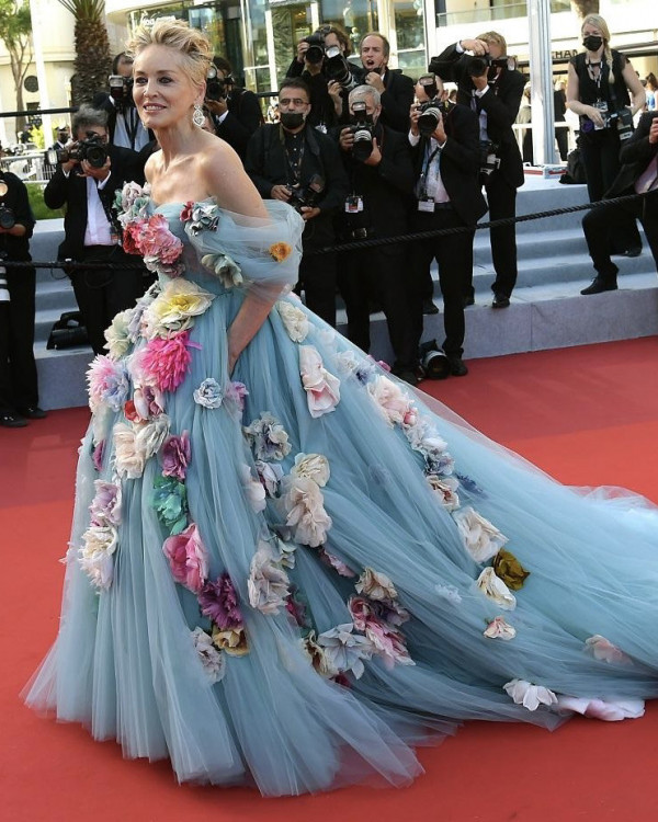 Почему цветные платья от кутюр станут свадебным