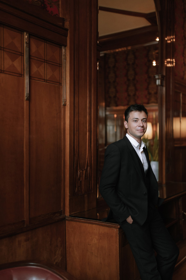 Свадьба с белоснежным декором в особняке