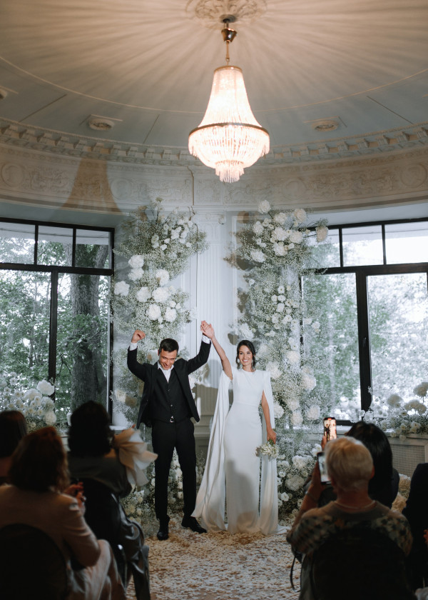 Свадьба с белоснежным декором в особняке