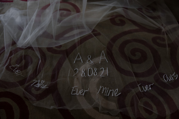 Веселая свадьба молодой пары в особняке Путилова