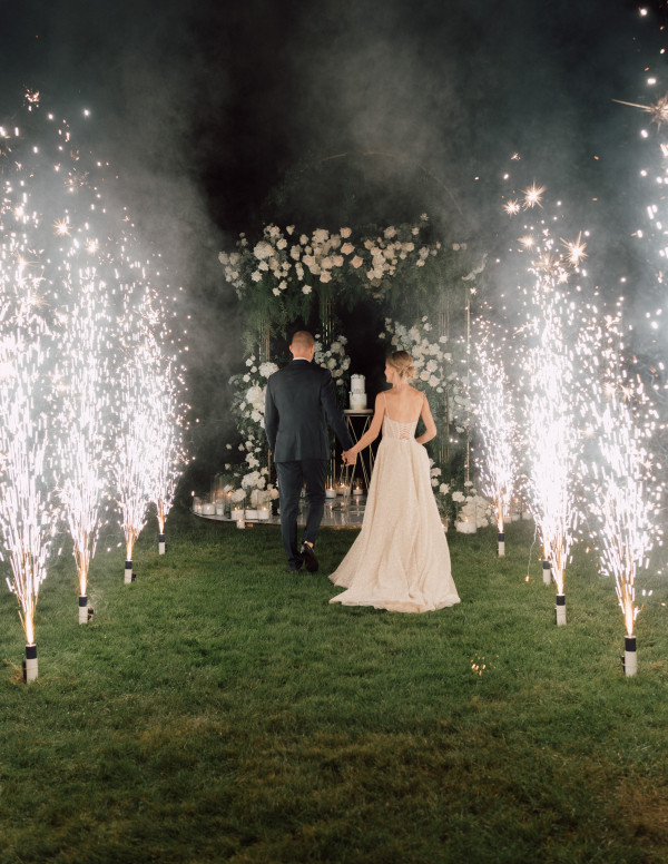 Лаконичная свадьба на поле для гольфа