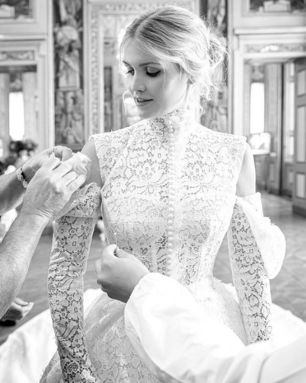 12 кружевных свадебных платьев, которые можно найти
