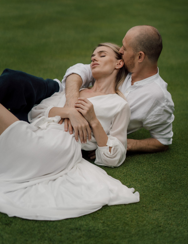 Лаконичная свадьба на поле для гольфа