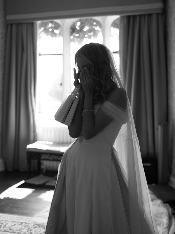 Необычные наряды с узорами на свадьбе художника