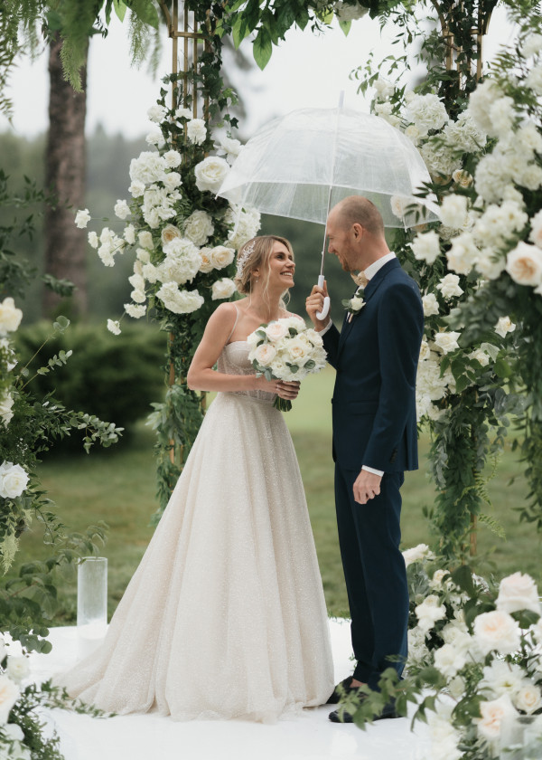 Лаконичная свадьба на поле для гольфа