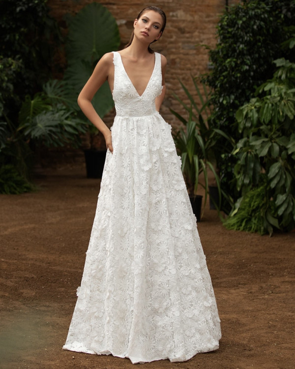 12 кружевных свадебных платьев, которые можно найти