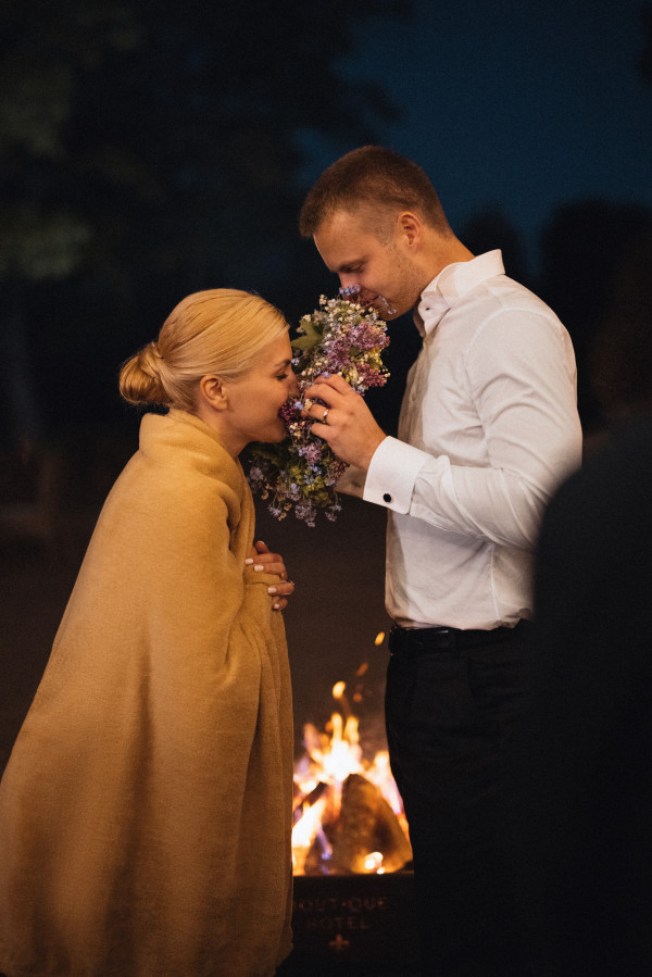 Церемония у воды и платье с длинным