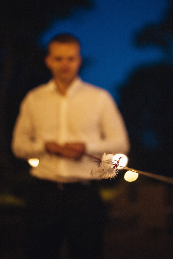 Церемония у воды и платье с длинным