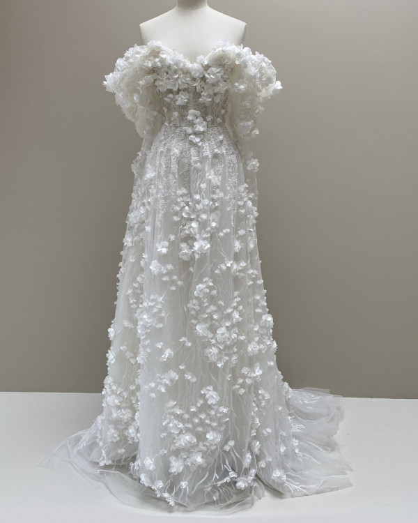 12 кружевных свадебных платьев, которые можно найти