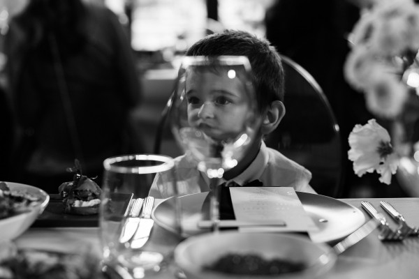 Веселая свадьба молодой пары в особняке Путилова