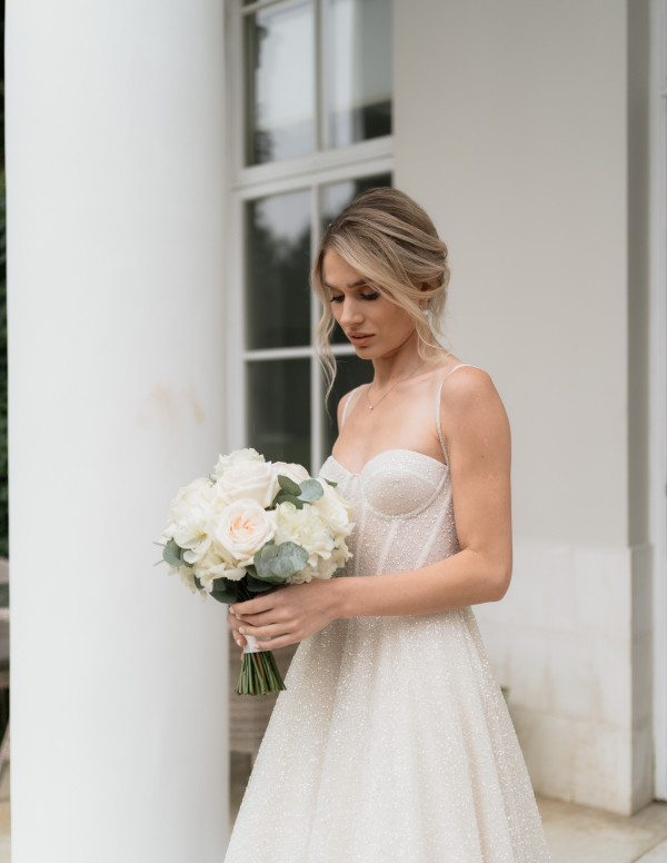 Лаконичная свадьба на поле для гольфа