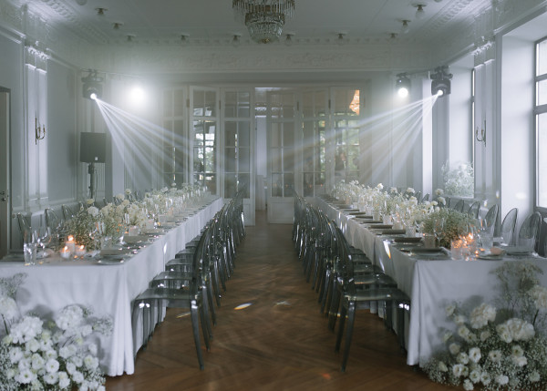 Свадьба с белоснежным декором в особняке
