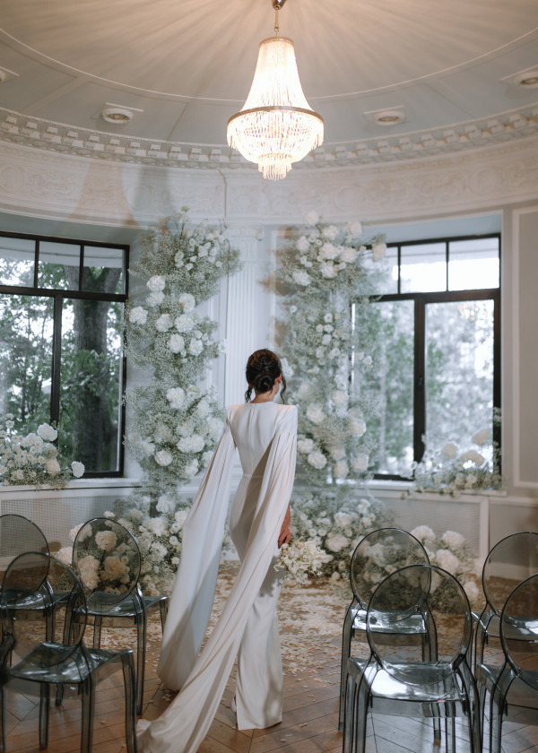 Свадьба с белоснежным декором в особняке